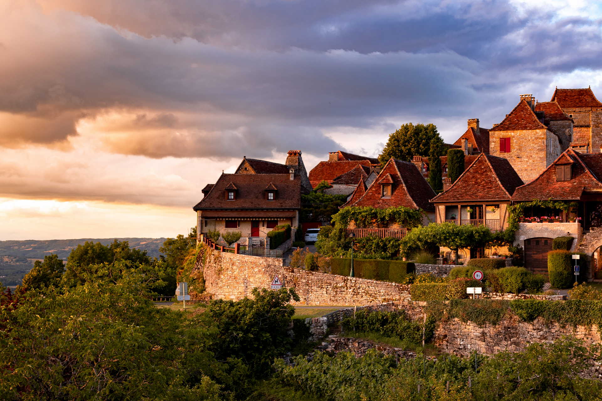 Vue sur le village pittoresque de Loubressac - Séjour Dordogne - Hôtel Le Cantou 354